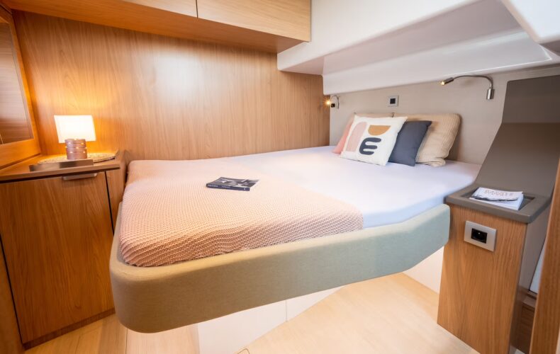 Butterfly cabin with double bed